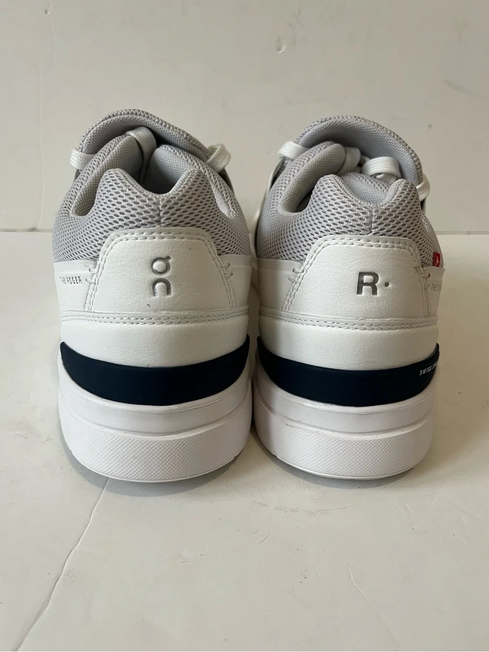 On Running THE ROGER Advantage White Low-Top casual tennis Sneakers Men Size 12